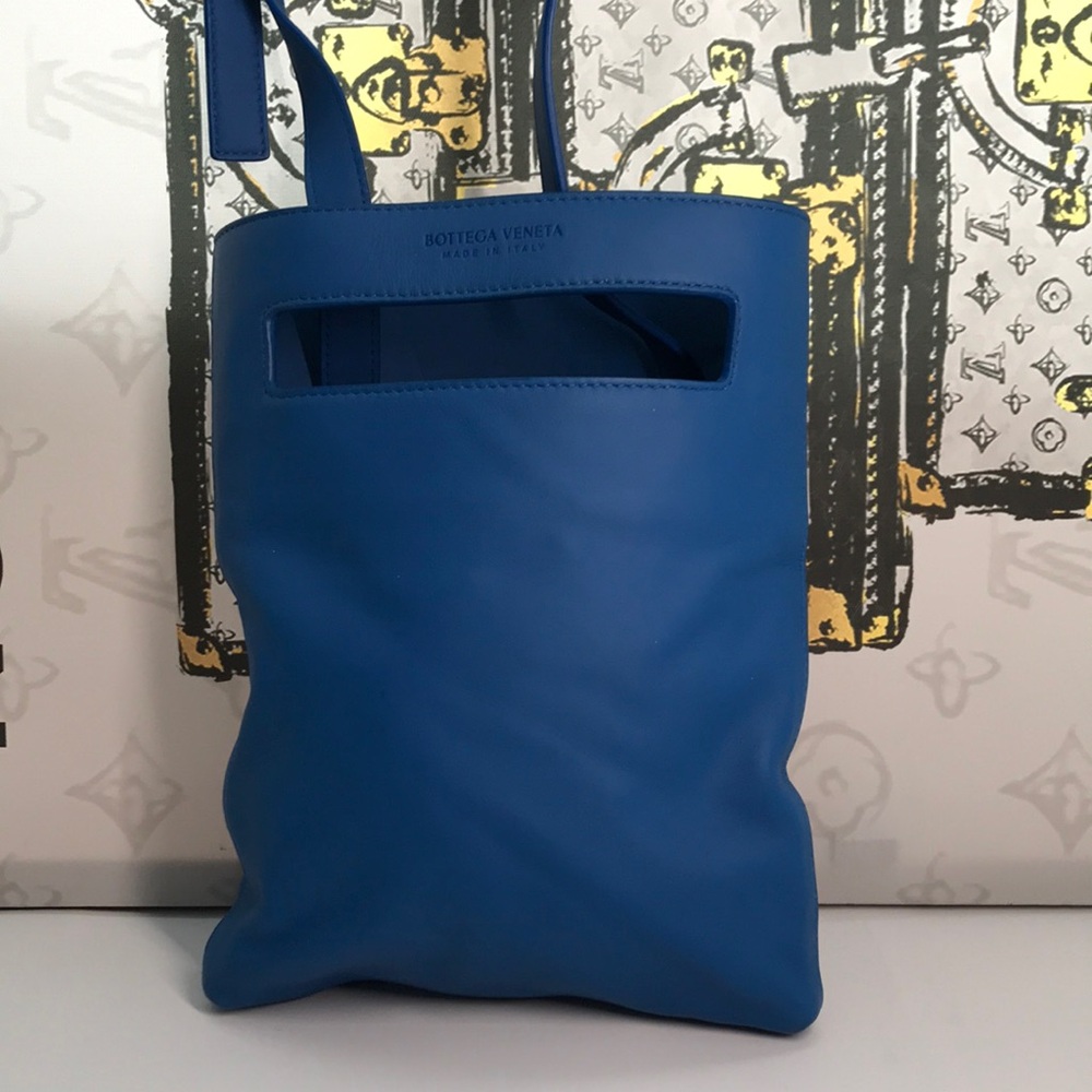 New Authentic Bottega Veneta Blue Nappa VN Leather Crossbody Bag